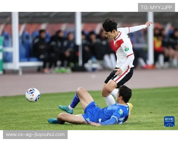 甘肃籍足球运动员甘超的职业生涯与发展轨迹分析